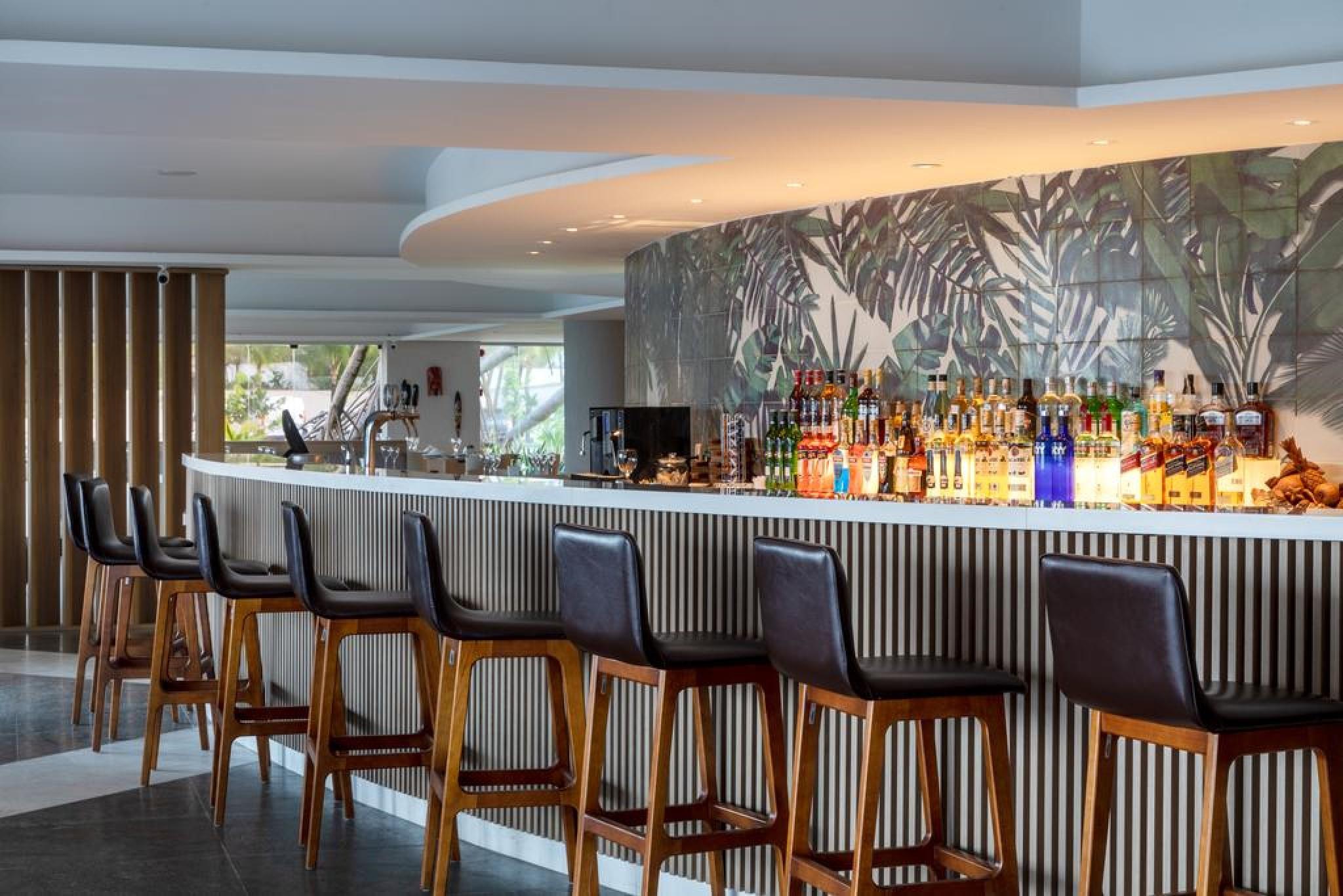 Отель Wish Натал Экстерьер фото The bar at the hotel